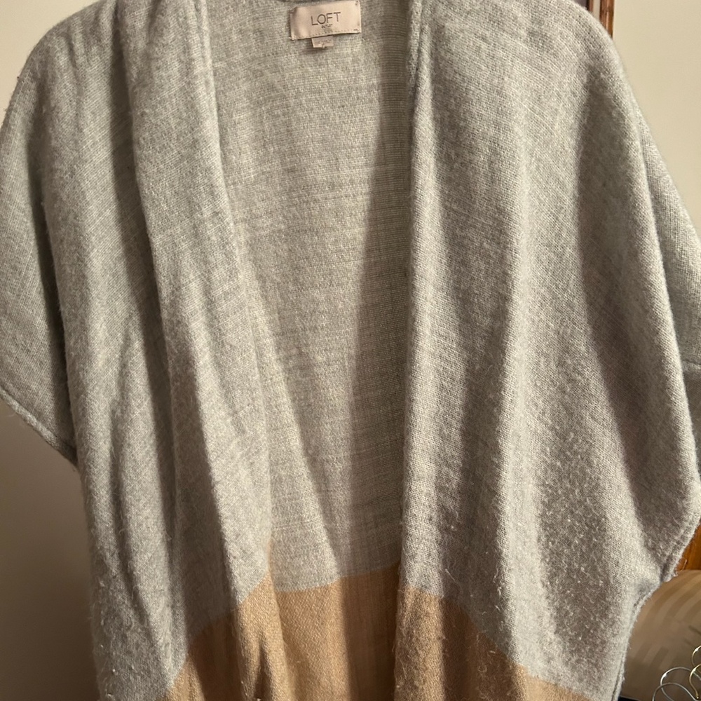 One Size Loft Grey and Tan Shawl